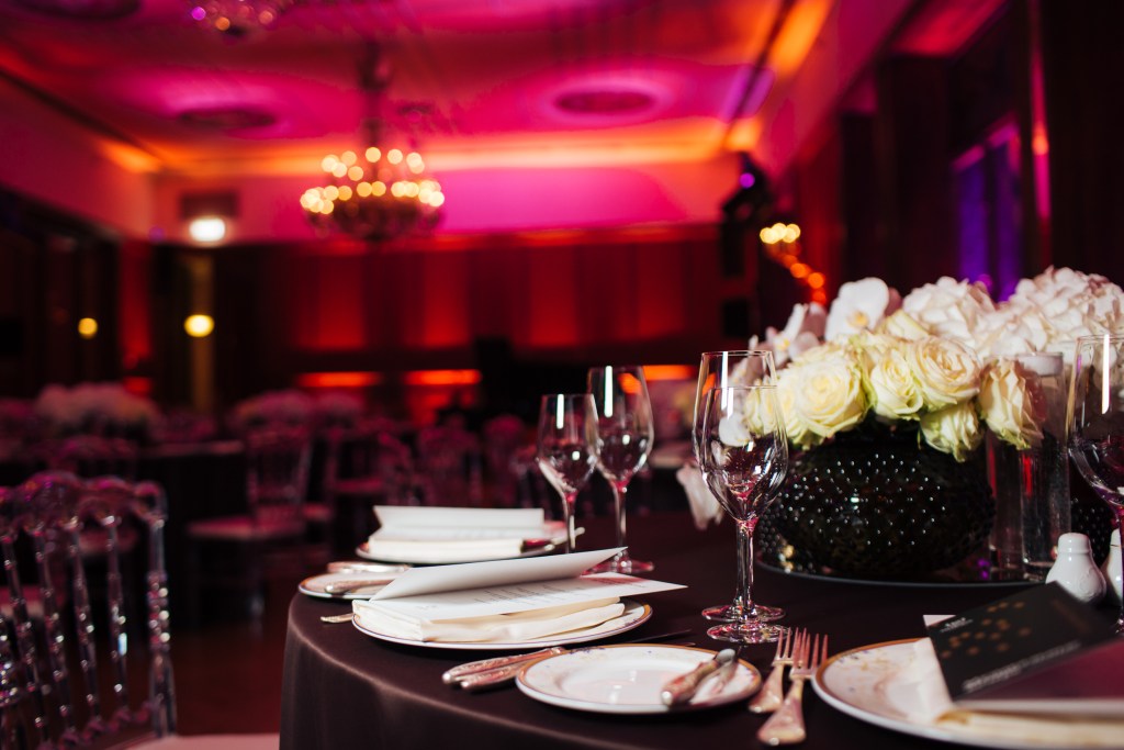 beautiful wedding design, chic restaurant, catering at a restaurant